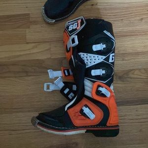 Gaerne kids boots quality-made fit, comfort support Four buckles provide closure